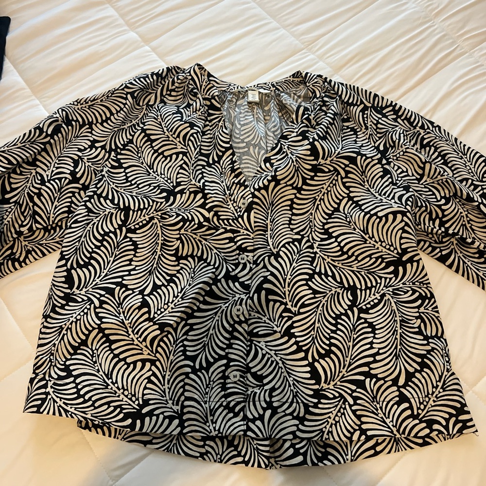 H&M Black and White Leaf Print Top